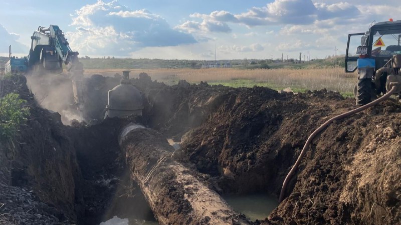Продолжается ремонт Донского технического водовода в районе Таганрога - Фото 1