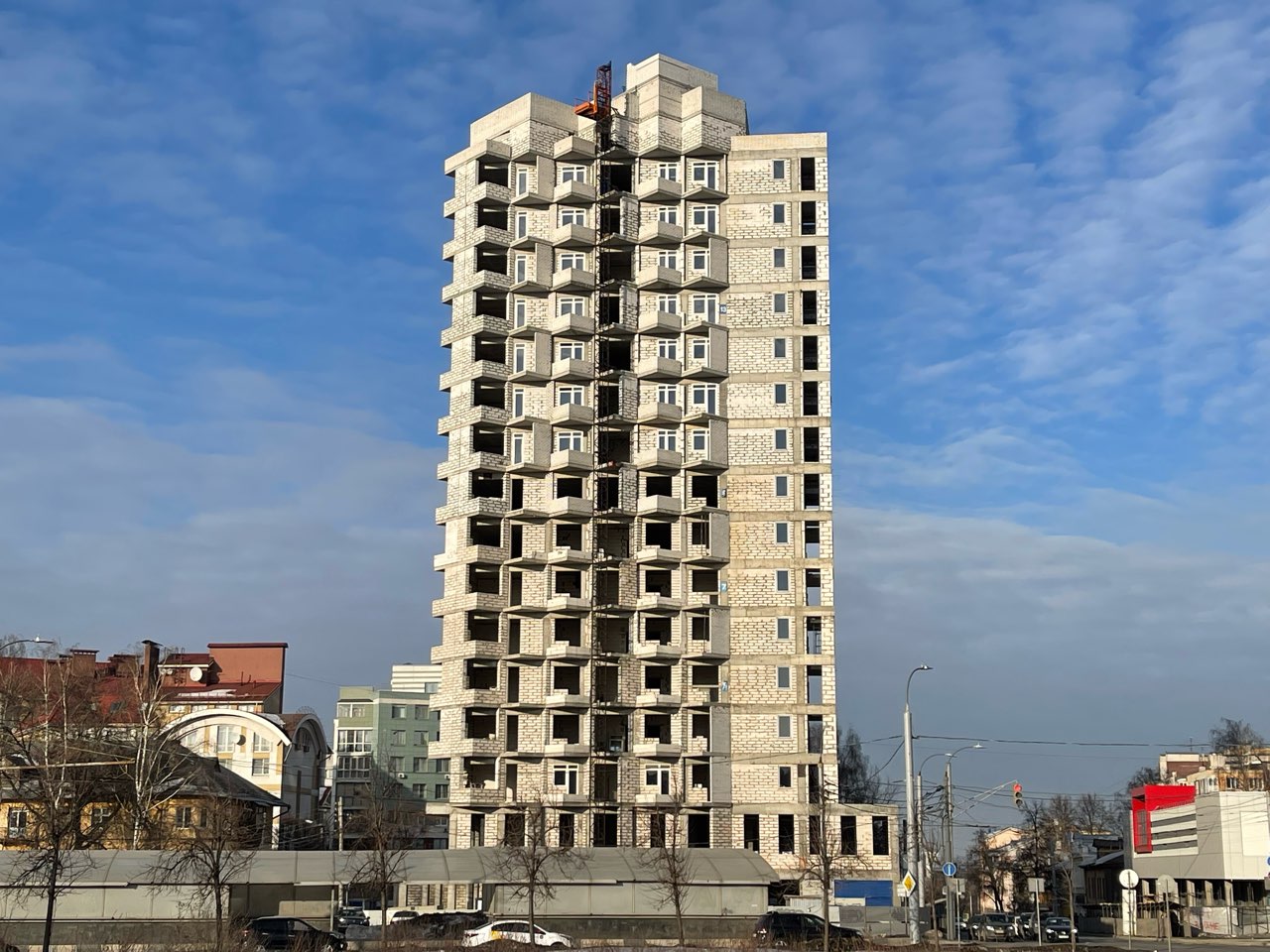 Долгострои хотят использовать для расселения аварийного жилья в России - фото 1
