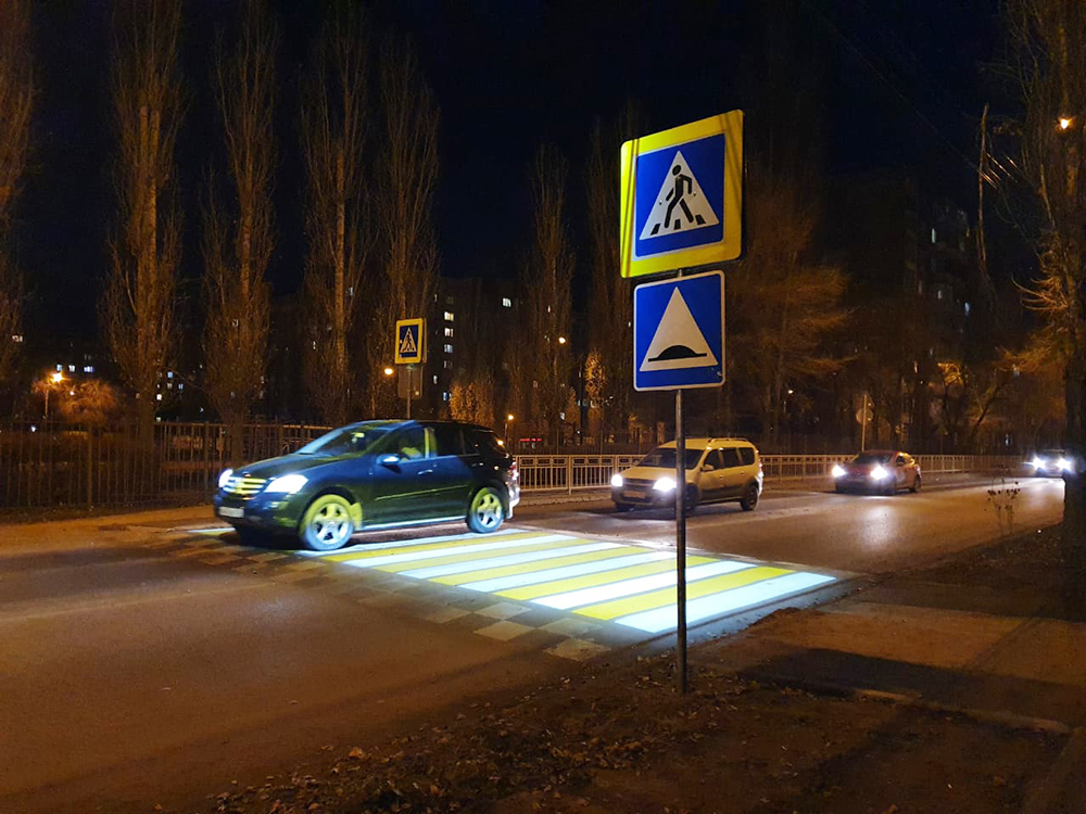 Пять подсвеченных пешеходных переходов появились у остановок в Шилово - фото 1