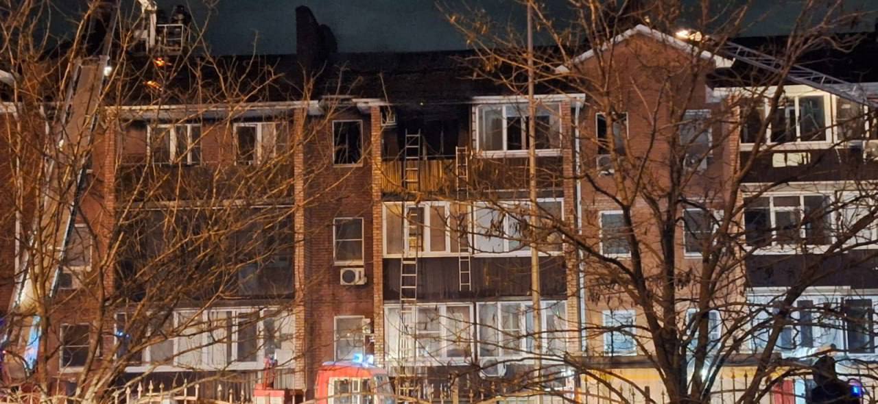 Через полтора года: в Верхнетемерницком восстановили крышу горевшего дома - фото 1