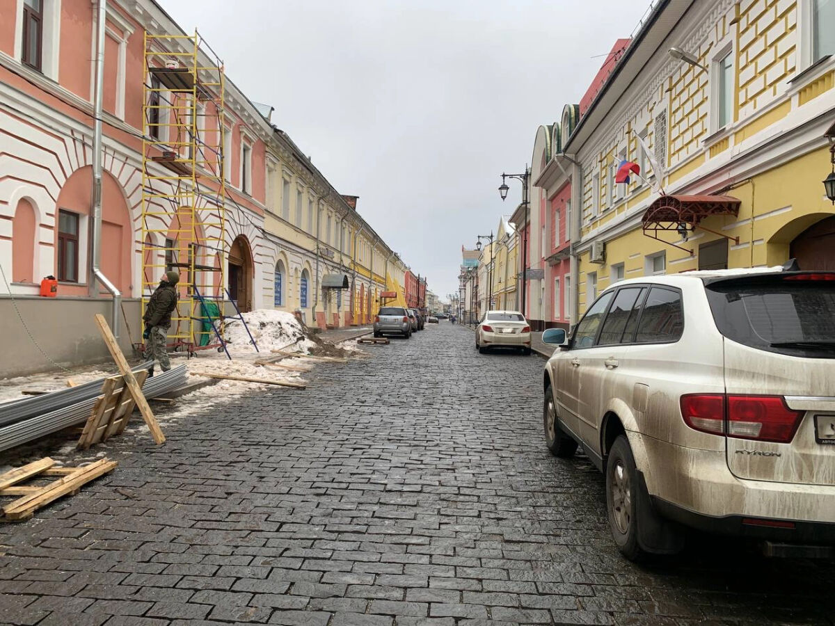 Болларды с распознаванием номеров и камерами установили на улице Кожевенной - фото 1