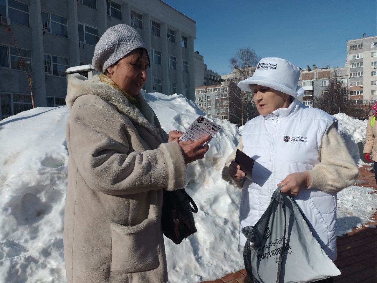 Социальные участковые информируют нижегородцев о благоустройстве в рамках ФКГС - фото 1