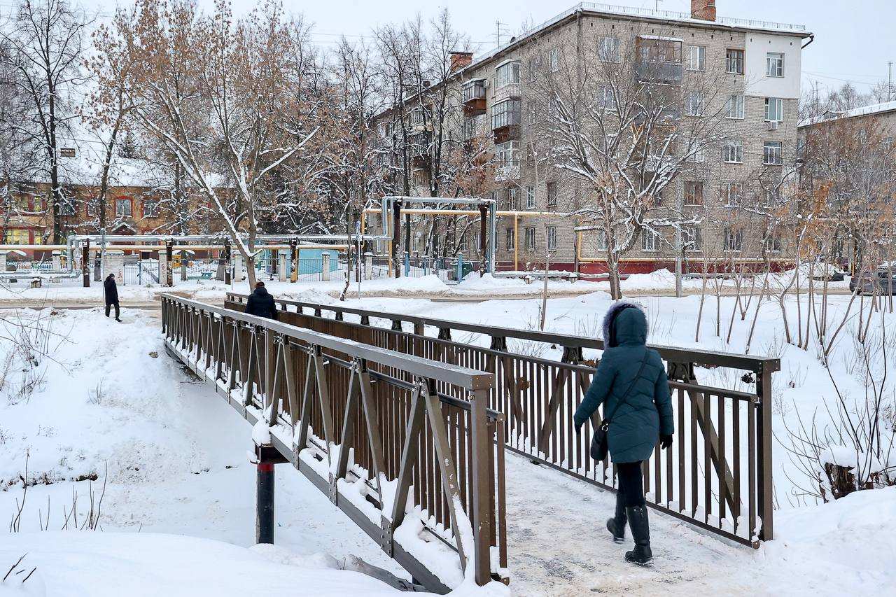 Шесть новых пешеходных мостов через Борзовку установили в Нижнем Новгороде