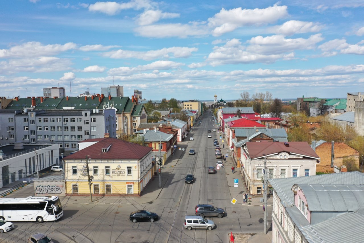 Улицу Ильинскую в Нижнем Новгороде сняли с высоты птичьего полета в мае 2021