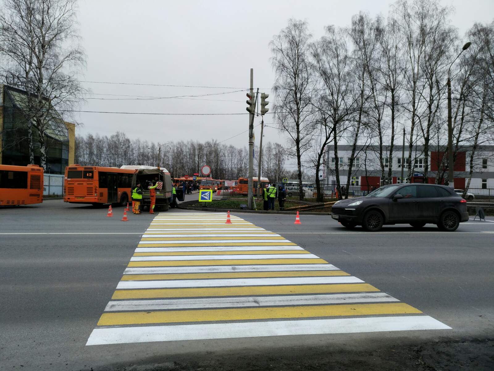 Появятся около. Разметка дорог Нижний Новгород. Администрация Приокского района остановка. Пешеходный переход на Союзном Нижний Новгород. Дорожные знаки в Приокский район.